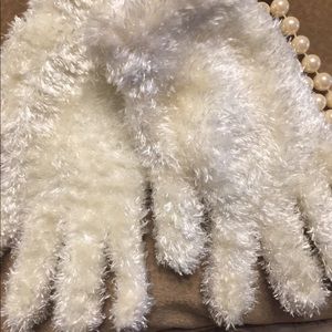 Accessories - 🛍NEW ONE SIZE FITS ALL WOMENS MITTENS🛍 Accessories - 🛍NEW ONE SIZE FITS ALL WOMENS MITTENS🛍